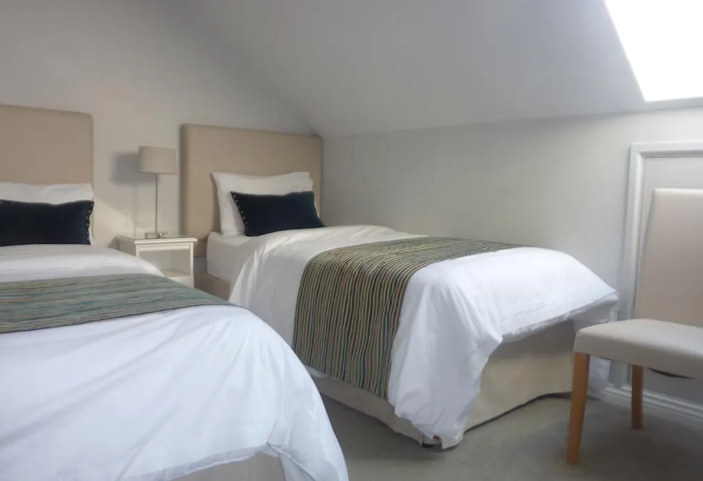 Westwinds Guestlodge-1